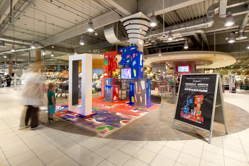 Kunstausstellung im Supermarkt bei Zurheide Feine Kost in Düsseldorf